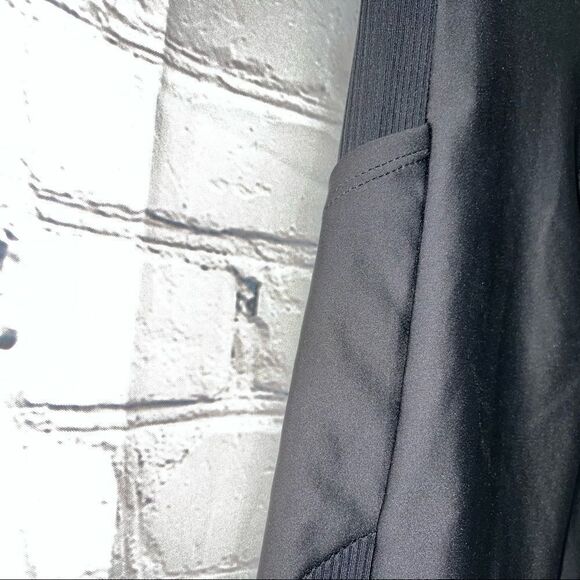 Peloton High Waisted Ribbed Pocket Leggings In Black - Picture 6 of 10